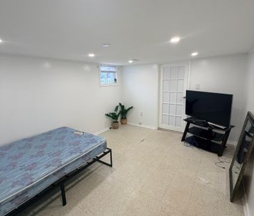 For Lease - 9 Keewatin Street, Oshawa, Ontario - Photo 5