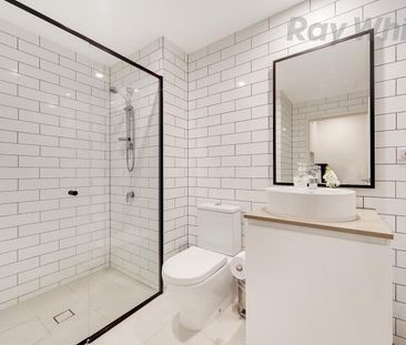 Modern Studio Apartment with Balcony - Photo 3