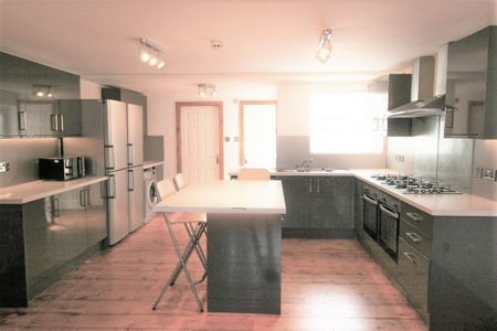 7 Bed Semi-Detached House, Moseley Road, M14 - Photo 4