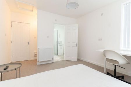 6 bedroom terraced house to rent - Photo 4