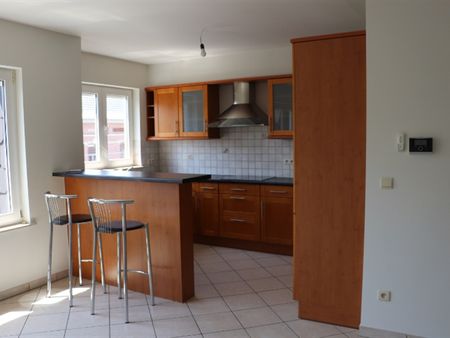 Zéér verzorgd & instapklaar appartement op 2deV met 2 SLK, terras & 2 ondergrondse autostaanplaatsen - Foto 2