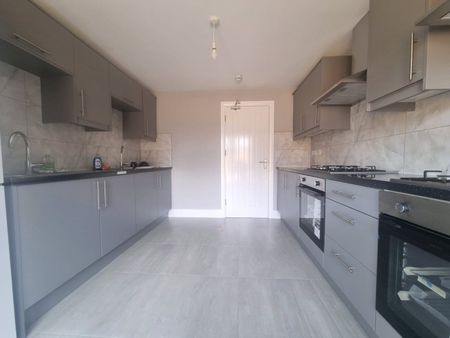 1 bedroom semi detached to rent - Photo 4
