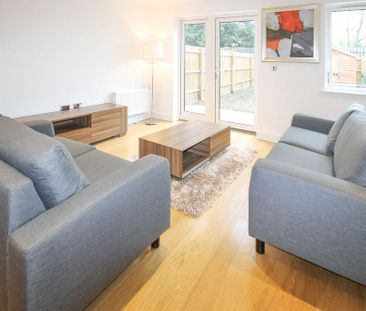 4 bedroom semi-detached house to rent - Photo 3