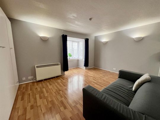 Adams Way, Croydon - Photo 1