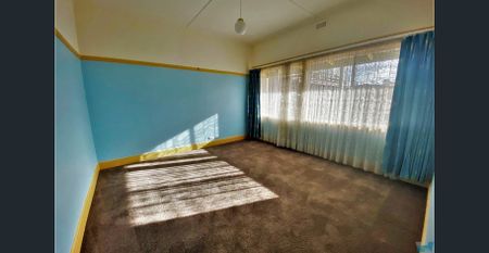 CHARMING TWO BEDROOM RESIDENCE TO CALL HOME!! - Photo 2