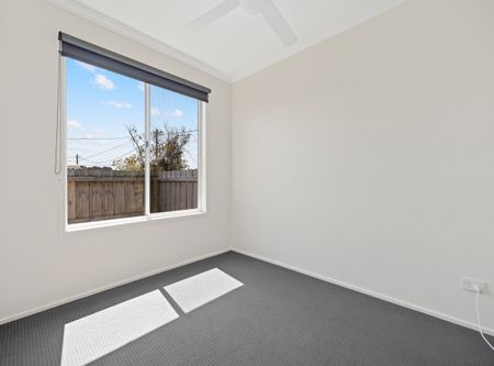 Charming Home in Sunderland Bay! - Photo 4