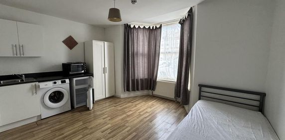 Studio to rent - Photo 2