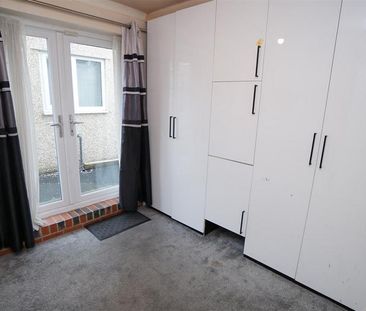 5 bedroom semi-detached house to rent - Photo 5