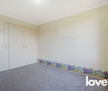 1/2 Hillview Crescent, Macquarie Hills, NSW, 2285 - Photo 1