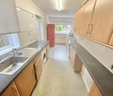 3 Bed Semi-Detached House, Milton Road, LU1 - Photo 4