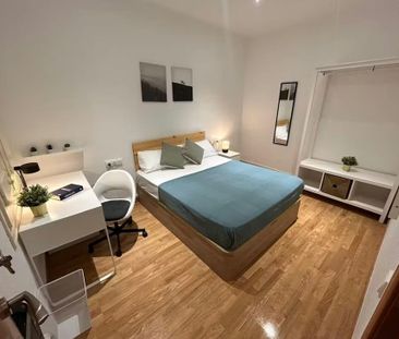 Carrer d'Occident, L'Hospitalet de Llobregat, Catalonia 08903 - Photo 2