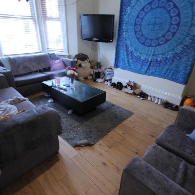 6 bedroom house to rent - Photo 1