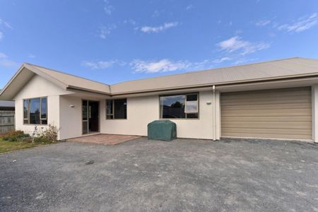 Central Richmond Family Home. - Photo 2