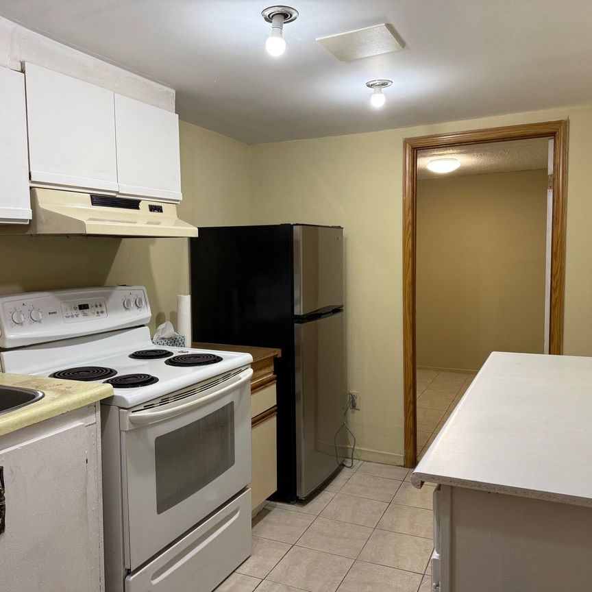 For Lease - 14 Richardson Drive Unit# Bsmt, Aurora, Ontario - Photo 1