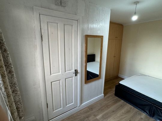 Room in a Shared Flat, Walworth Road, SE17 - Photo 1