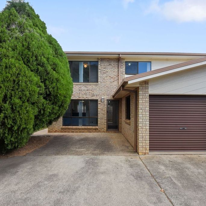 Spacious 2-Storey, 2-Bedroom Brick Unit – Comfort & Convenience! - Photo 1