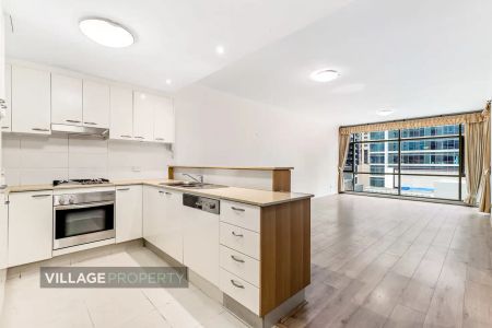 “Stunning 2 Bedroom Apartment plus Study with Parking in the City” - Photo 2
