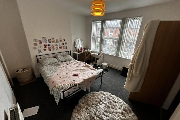 Headingley Mount, - Photo 1