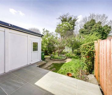 4 bedroom end of terrace house to rent - Photo 5