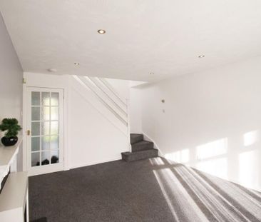 2 bedroom end of terrace house to rent - Photo 3