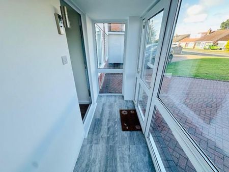 3 bedroom House To Let - Photo 3