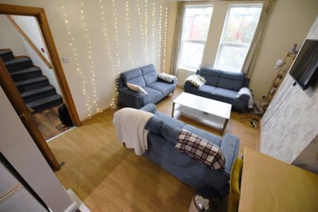 6 bedroom Flat in Brudenell Road, Leeds - Photo 2