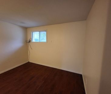 For Lease - 536 Glen Forrest Boulevard, Waterloo, Ontario - Photo 4