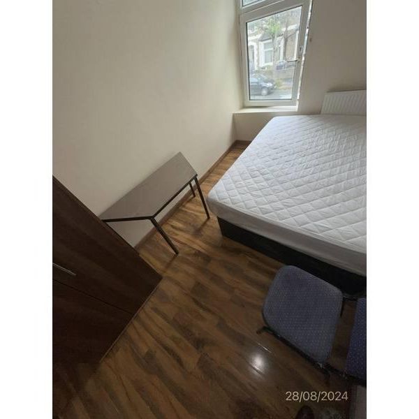 1 bedroom in a house share to rent - Photo 2