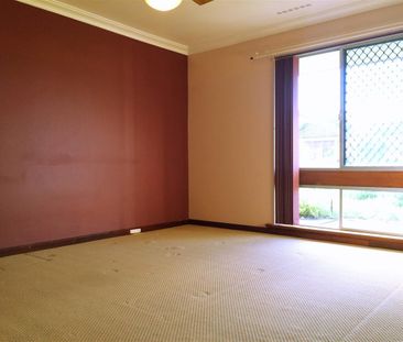 NEATLY PRESENTED HOUSE IN GREAT LOCATION - Photo 1