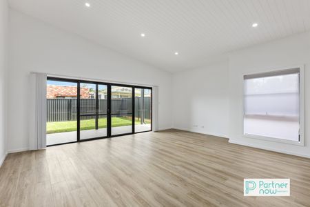 2/27 Hilda Lane, TAMWORTH NSW 2340 - Photo 4