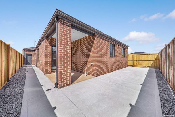 15 Asperula Street, Tarneit, VIC 3029 - Photo 1