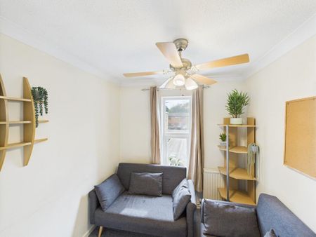 3 bedroom terraced house to rent - Photo 2