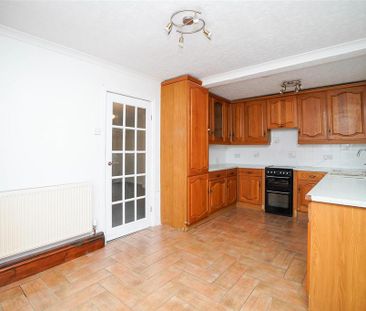 3 bedroom end of terrace house to rent - Photo 5