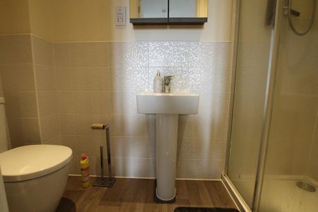 3 bedroom semi-detached house to rent - Photo 5