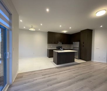 For Lease - 70 Tipp Drive, Richmond Hill, Ontario - Photo 4