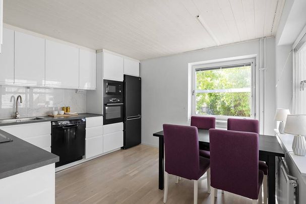 Flygkårsvägen, Täby - Photo 1