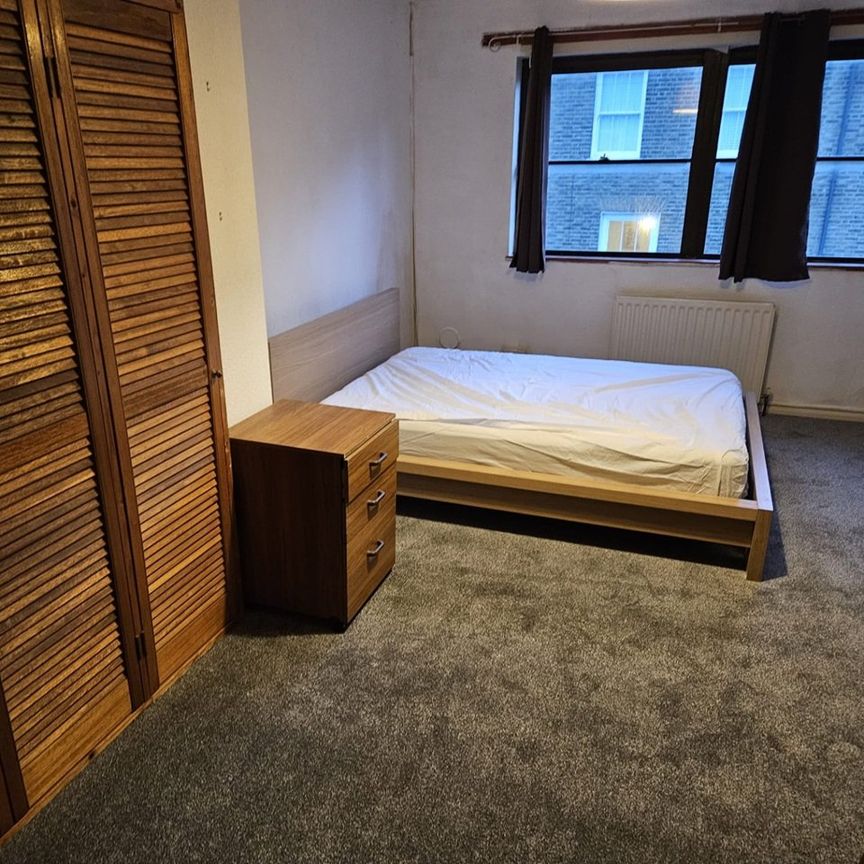 Room in a Shared House, Burgos Grove, SE10 - Photo 1