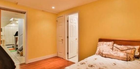 Beautiful 2 bedroom basement apartment for rent - Photo 2