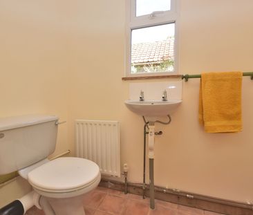 3 bedroom semi detached bungalow to rent, - Photo 5