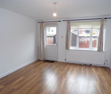 2 bedroom end of terrace house to rent - Photo 2