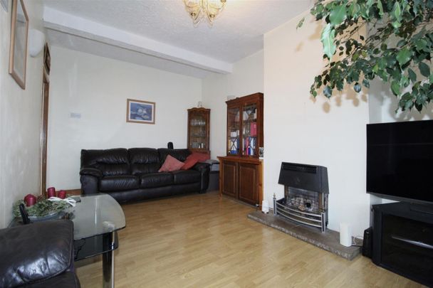 3 Bedroom House - Mid Terrace To Let - Photo 1