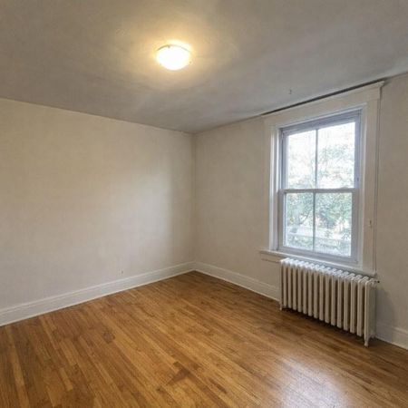 4½ Apartment Available - A louer • For Rent - Photo 4