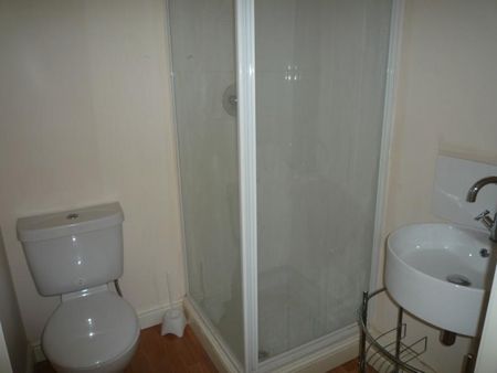 3 bedroom apartment to rent - Photo 5