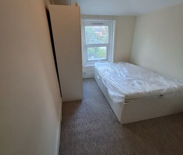 Room in a Shared House, Brickfield Road, SO17 - Photo 4