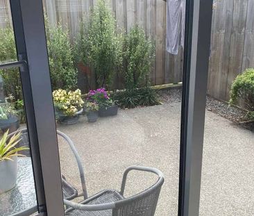 Modern 2BR Townhouse in Lower Hutt - Photo 2