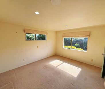 Located in the sought-after Flagstaff area, this lovely home at 5 C... - Photo 2