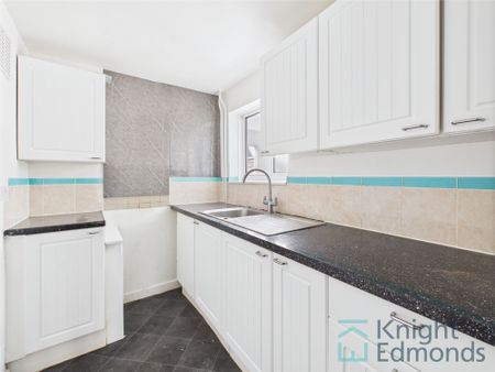 2 bed mid-terraced house to rent in Fox Street, Gillingham, ME7 - Photo 4