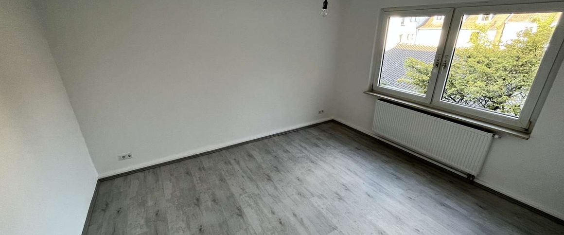 2022 modernisierte 2-Raum-Wohnung mit modernem Badezimmer! - Foto 1