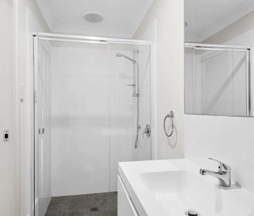 Recently built granny flat featuring a spacious outdoor area - Photo 3