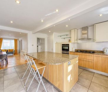 4 bedroom terraced house to rent - Photo 6